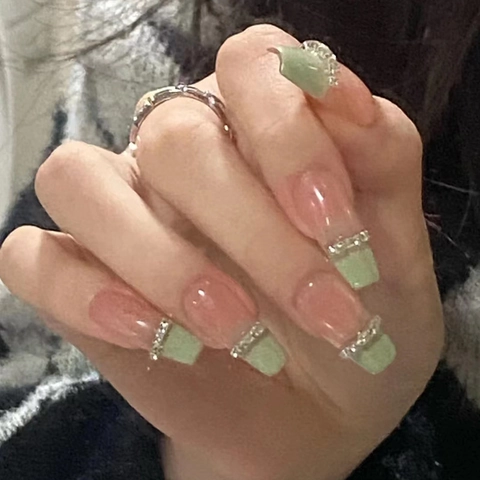 Unghie Finte Press On Lunghe Coffin Francesi Verde Sfumato Strass Catena Decorazione Manicure Artificiale Per Donne