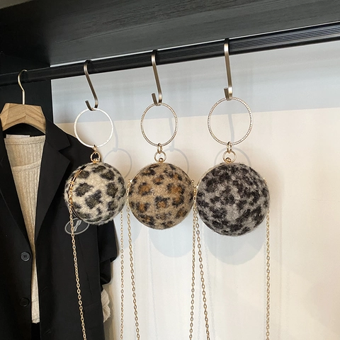 Borsa Da Sera Sferica In Peluche Leopardato Con Manico In Metallo Con Strass E Tracolla A Catena Dorata Per Donna