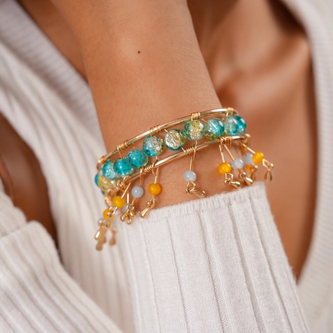 Bohemian Offener Armreif Mit Craquelé Glasperlen Und Acryl Quasten Wassertropfen Anhängern Goldton Retro Schmuck