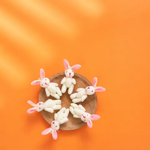 Mini Plüsch Hase Anhänger Brosche Pin Niedlich Weißes Kaninchen Handgefertigt Für Weihnachtsbaum Dekoration Tasche Accessoire