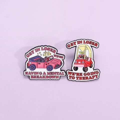 Spille da Balia in Lega di Smalto a Forma di Auto del Fumetto con Slogan Divertente per Zaino e Abbigliamento Donna Uomo
