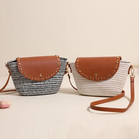 Sac Bandoulière Femme Bohème En Corde De Coton Tissée Avec Rabat En Cuir PU À Rivets Style Vacances Plage