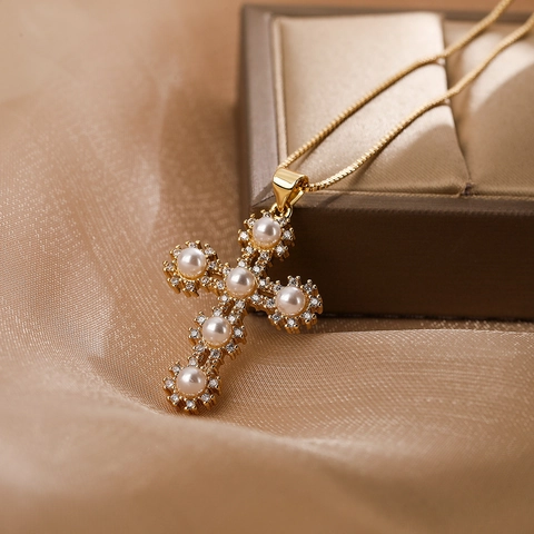 Collana Con Pendente A Croce In Rame Con Perla Artificial E Zircone Placcato Oro Gioielli Di Moda Accessorio Elegante Per Donne