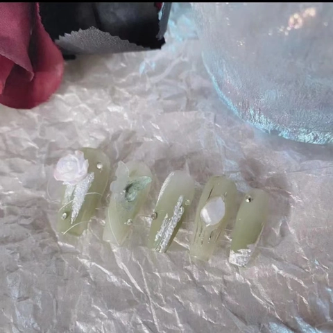 Handmade Emerald Green Cat Eye Press On Nails Coffin Shape With 3D Rose Butterfly Pearl Decorative Art Fake Nails For Women