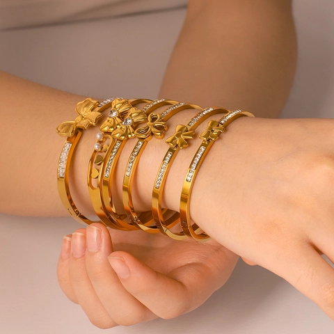 Bracciale Rigido Con Fiocco Placcato Oro 18K Acciaio Inossidabile Perla Artificial Zircone Cuore Gioielli Eleganti Da Donna