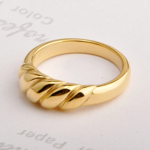 Twisted Croissant Dome Ring Edelstahl Gold Überzogen Geflochten Minimalistisches Statement Schmuck Für Frauen
