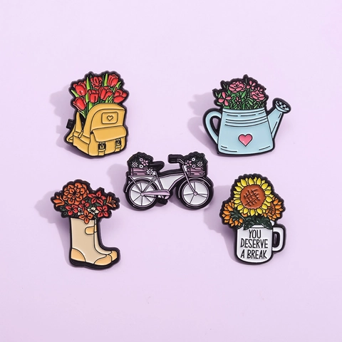 Pins en Émail Dessin Animé Fleur Tournesol Bicyclette Scooter Sac à Dos Bottes de Pluie Arrosoir Mug Broche en Alliage Badges Bijoux Cadeau