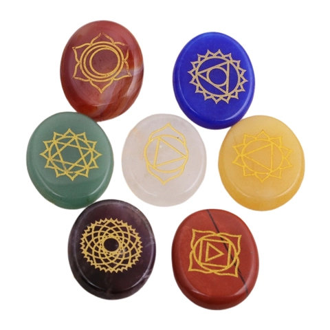 Natürliche Chakra Heilkristalle Polierte Goldene Gravierte Symbole Meditation Yoga Heimdekoration Ornamente