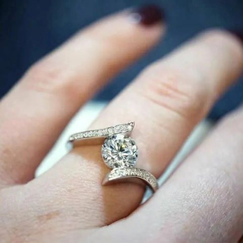 Elegante Anillo de Corona de Cobre y Circonia para Mujer Exquisito Chapado Geométrico Boda Fiesta Conmutar Joyería de Moda Anillo de Dedo