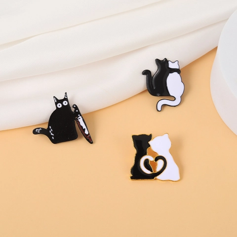 Broches De Esmalte Gato Dibujos Animados Divertidos Pins Aleación Zinc Negro Blanco Insignia Animal Para Mochila Ropa Joyas Regalo