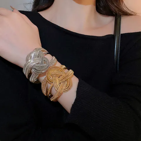 Geflochtenes Metalldraht Knoten Armreif Mehrlagiger Modeschmuck Für Damen Premium Trendiger Stil
