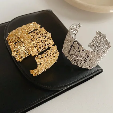 Breiter Armreif Legierung Durchbrochen Filigran Vintage Retro Armband Bohemian Barock Stil Für Frauen Schmuck