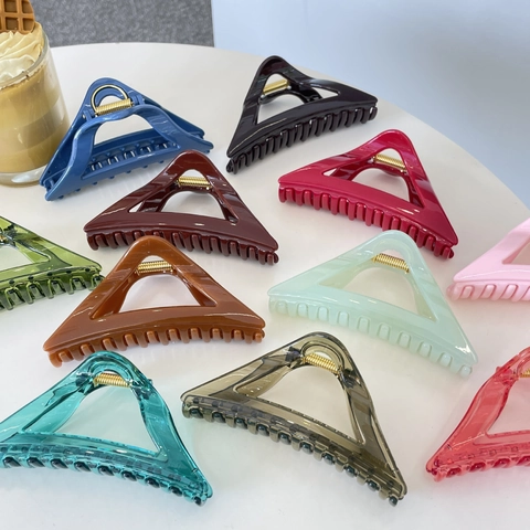 Large Triangle Hair Claw Clip Transparent Acrylic Geometric Shark Hair Clip Non-Slip Hair Accessory For Women Minimalist