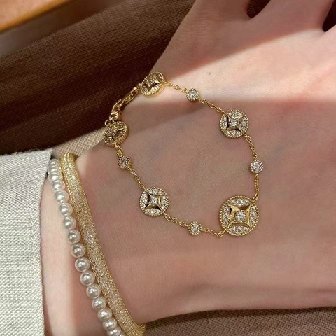 French Vintage 18K Gold Plated Starburst Round Medallion Bracelet Zircon Inlay Copper Dainty Jewelry For Women