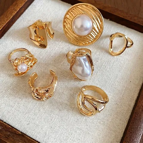 Verstellbare Legierungsringe Für Damen Goldton Geometrische Faltenstreifen Barock Kunstperle Elegant Retro Modeschmuck