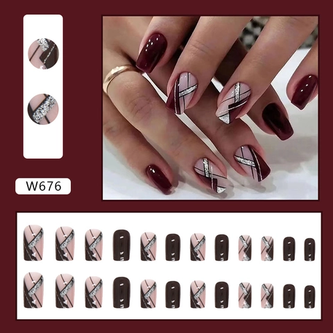 Unghie Finte Rosso Vino Glitter Argento Linee Geometriche Quadrate Moda Elegante Per Donne