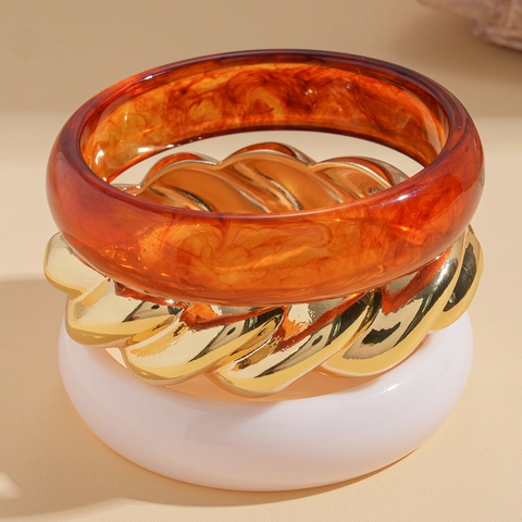 Retro Bangle Bracelet Alloy Twisted Spiral Design And Resin Acrylic Amber White Color Fashion Jewelry For Women