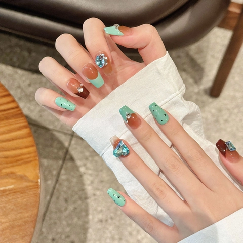Handmade Mint Green And Chocolate French Press On Nails With Blue Heart Rhinestone Short Coffin Luxury Fake Nails For Women