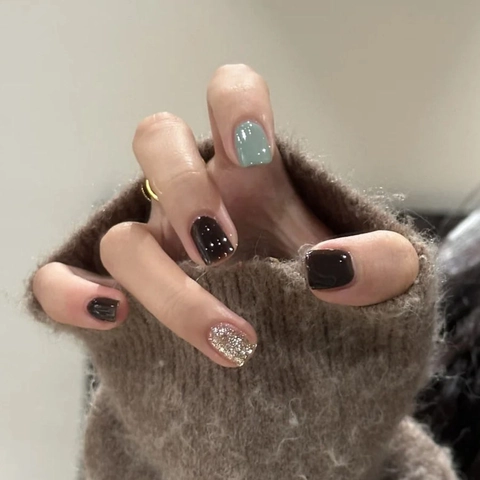 Short Square Press On Nails Glossy Blue Coffee Glitter Nude Fake Nail Tips For Women Elegant Manicure