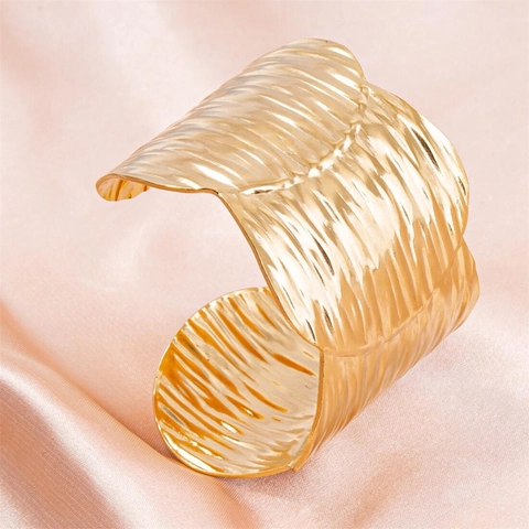 Breiter Manschettenarmreif Edelstahl Wellenstruktur Verstellbar Offener Armreif Modeschmuck Damen Goldfarben