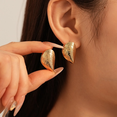 Seashell Hoop Earrings Alloy Gold Tone Metal Conch Texture Ocean Style For Women With Stainless Steel Earring Post
