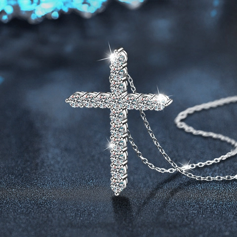 Collier Pendentif Croix en Moissanite Chaîne en Argent Sterling 925 pour Femme Bijoux Religieux Élégants et Luxueux Cadeau