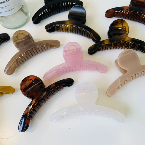 Elegant Resin Hair Claw Clip Large Matte Glossy Shark Clip Arc Shaped Minimalist Non Slip Hair Accessories For Women