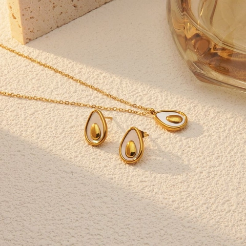 Parure de Bijoux Avocat Minimaliste en Acier Inoxydable Collier Pendentif Avocat et Boucles d'Oreilles Clous Cadeau Bijoux