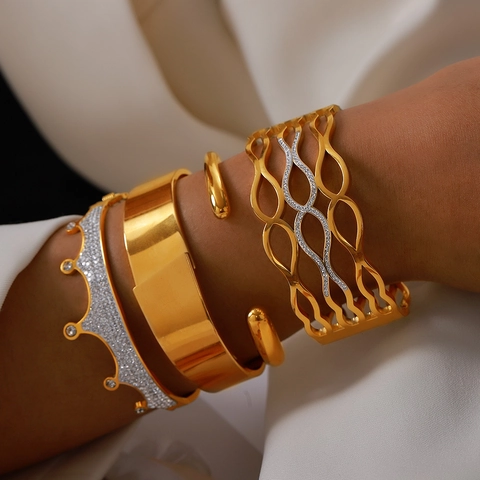 Bracelet Jonc en Acier Titane Plaqué Or 18K pour Femme Bijoux de Manchette Ouverts en Acier Inoxydable Strass Couronne