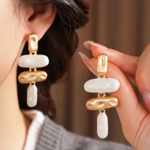 Orecchini Pendenti Geometrici Irregolari Lega Oro Opaco Resina Marmo Bianco Con Perno In Argento Stile Vintage Donna