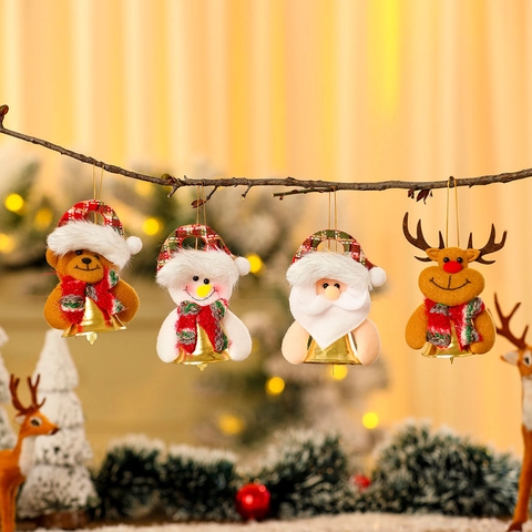 Kerst Hangers Pluche Stof Metalen Bel Kerstman Sneeuwpop Rendier Beer Figuren Feestdagen Boomdecoratie