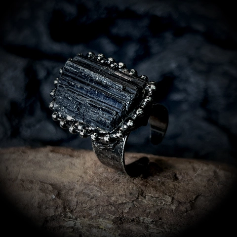 Vintage Natural Black Tourmaline Ring Copper Ancient Silver Plated Beaded Edge Adjustable Open Band Gothic Punk Jewelry