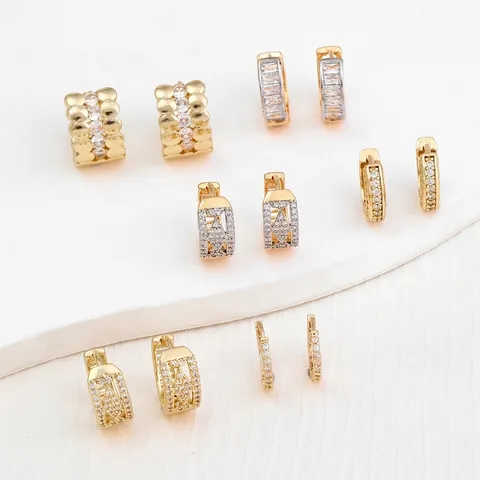 Eleganti Orecchini a Cerchio in Rame con Strass per Donna Placcati in Oro Design Geometrico Traforato Gioielli Squisiti
