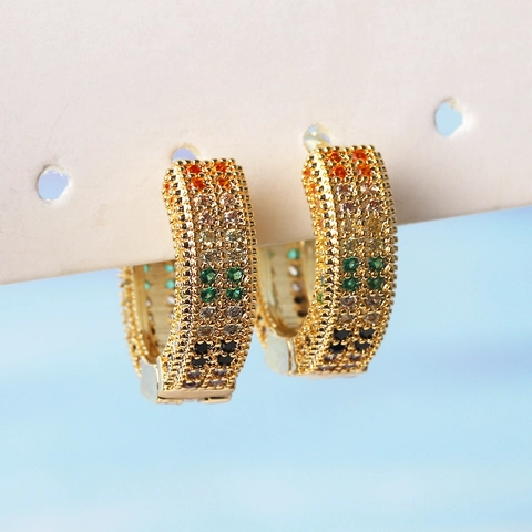 Créoles En Zircon Coloré Laiton En Forme De C Pavé De Strass Bijoux De Mode Hip Hop Femmes