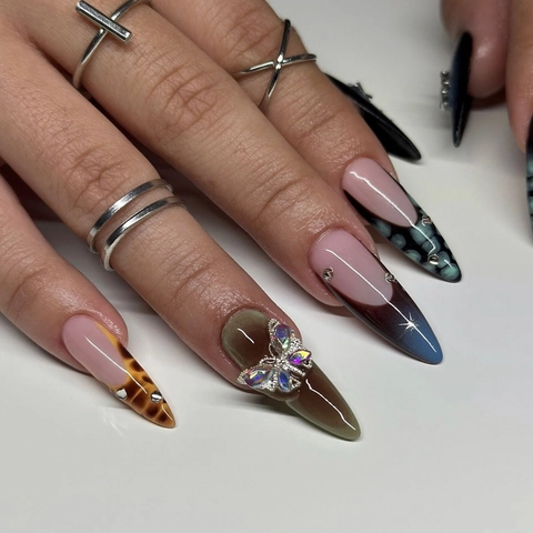 Long Stiletto Press On Nails Με Στρας Πεταλούδα Λεοπάρ Μοτίβο Ντεγκραντέ Μαύρα Τεχνητά Ψεύτικα Νύχια Για Γυναίκες