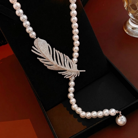 Lange Künstliche Perlenkette Mit Zirkonia-Federanhänger Verstellbare Y-Form Pulloverkette Vintage Eleganter Schmuck Für Damen