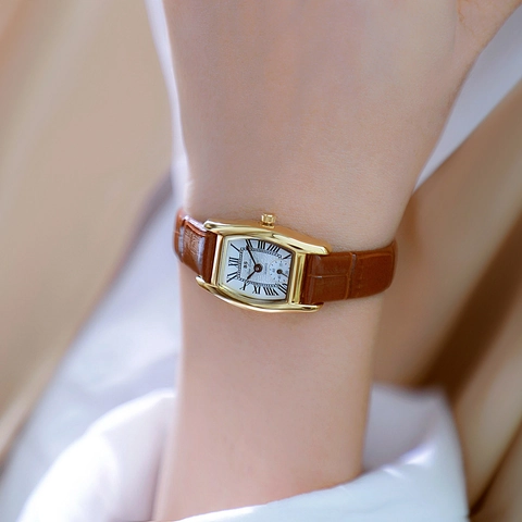 Reloj De Cuarzo Para Mujer Caja De Tonel Números Romanos Segundero Pequeño Correa De Cuero Aleación Elegante Lujo