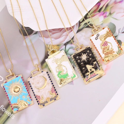 Collier Pendentif Carte De Tarot Vintage Cuivre Zircon Émail Rectangulaire Bijoux Rétro Individuels Pour Femmes Plaqué Or 18K