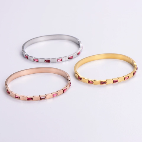 Elegante Bracciale Rigido Da Donna Acciaio Inossidabile 304 Con Zirconia Cubica Rettangolare Rosso Rosa Gioielli