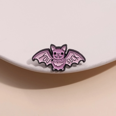 Grappige Vleermuis Emaille Pin Legering Broche Roze Paars You Suck Slogan Revers Badge Gotisch Halloween Cadeau