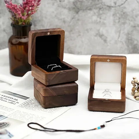 Boîte À Bague En Noyer Écrin À Bijoux Doublure En Velours Fermeture Magnétique Carré Proposition Mariage Organisateur