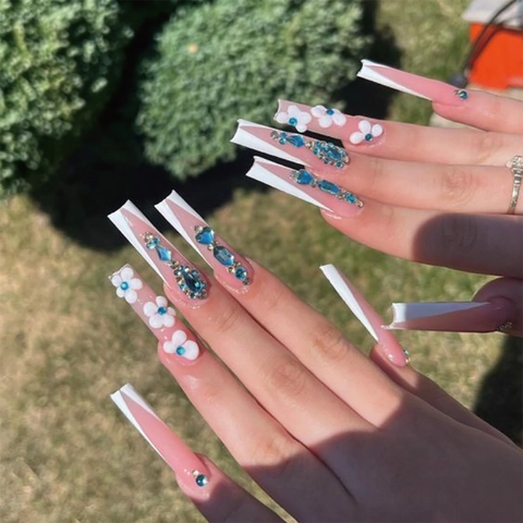Unghie Finte Press On French Tip Forma Bara Lunga Con Fiore Bianco 3D Strass Blu Plastica ABS Moda Donna