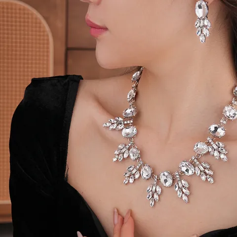 Luxus Strass Halskette Und Ohrringe Schmuck Mit Silver Earring Post Legierung Blattmotiv Hochzeit Party Zubehör