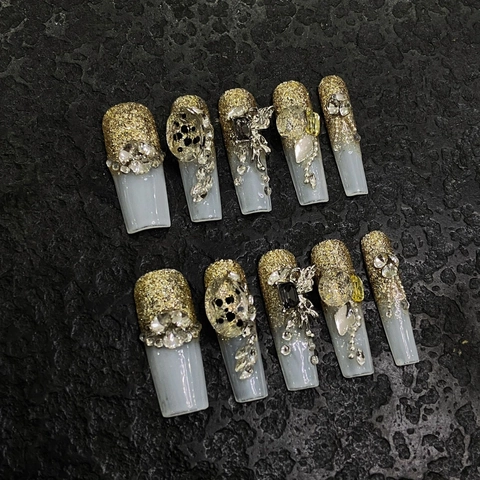 Handgefertigte Künstliche Fingernägel Lange Sargform Mit Strasssteinen Goldglitzer 3D Luxus Metalldekoration Für Damen