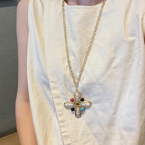 Collier Pendentif Croix Style Français Rétro Avec Künstliche Perles Baroques Et Pierres Précieuses Colorées Bijoux En Alliage Doré
