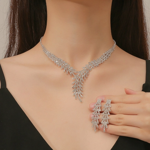 Elegante Strass Halskette Und Ohrringe Mit Silbernen Ohrsteckern Für Damen Bankett Hochzeit Abendkleid