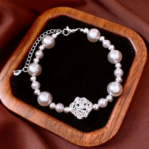 Faux Artificial Pearl Bracelet For Women Elegant French Retro White Beaded With Zircon Flower Pendant Adjustable Jewelry Gift