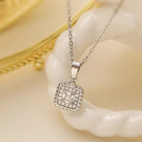 Minimalist Square Zirconia Pendant Necklace For Women Copper Electroplated Geometric Clavicle Chain Fashion Daily Jewelry Gift