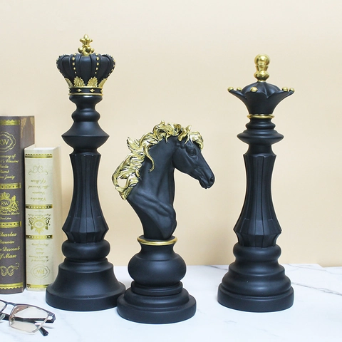 Noordse Schaakstukken Ornamenten Hars Koning Koningin Ridder Beelden Modern Luxe Bureau Decoratie Zwart Wit Goud