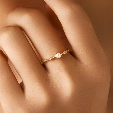Anello con Perla Artificiale Elegante in Argento Sterling S925 Placcato Oro con Strass Luccicanti Fascia Pavé Gioielli da Donna